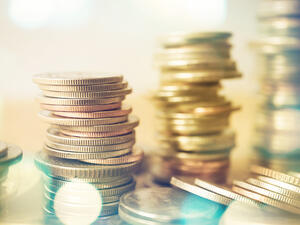 تختلف قدرة الدولة أو الشركة في الحصول على التمويل وبنسب فائدة متفاوتة حسب قوة اقتصادها و ملاءتها المالية