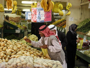يعاني الكثير من الأردنيين ضغوطا معيشية متزايدة في ظل تزايد الغلاء وتراجع القدرة الشرائية