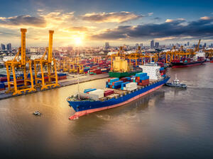 يواصل القطاع البحري في دبي، تعزيز دوره المحوري، كأحد القطاعات الخمسة الرئيسة الدافعة لعجلة التنويع الاقتصادي