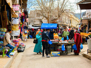 في سوق "الكاليتوس"، أكبر أسواق الجملة للخضر والفواكه في الجزائر، شن التجار إضرابا لمدة يوم واحد