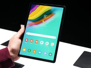 Galaxy Tab S5e يضم كذلك تقنية التعرف على الوجه ومستشعر بصمات الأصابع المدمج في زر التشغيل