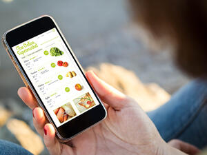 نصف السكان استخدموا تطبيقات توصيل الأغذية بنسبة 51% مثل Zomato و Talabat