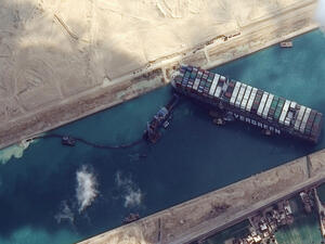 «قناة السويس» تتحفظ على «إيفر غيفن» حتى سداد 900 مليون دولار