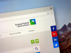سهم أرامكو السعودية يمحو جميع خسائر 2020 كأول شركة نفط عالمية