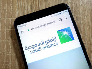 أرامكو السعودية تتم واحدة من أكبر صفقات البنى التحتية للطاقة في العالم
