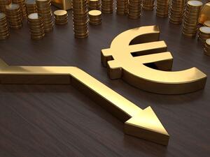 تراجع اليورو إلى 1.1217 دولار بعد بلوغه 1.1208 دولار في وقت سابق في التعاملات الآسيوية