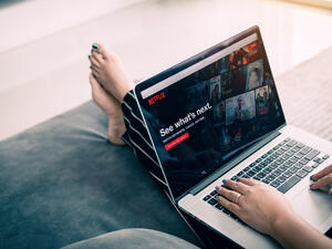 الخاصية الجديدة متاحة بشكل تجريبي لمستخدمي خدمة "نتفليكس" عبر الأجهزة الذكية التي تعمل بنظام التشغيل "أندرويد"