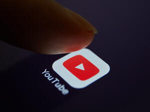 لا تزال صفحة ترامب الرئيسية على YouTube تشغل تلقائيًا مقطع فيديو مدته 46 دقيقة مليئًا بادعاءات عن تزوير الناخبين
