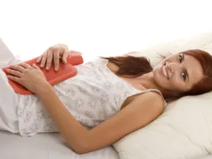 أبرز 10 أسباب لنزول دم قبل موعد الدورة بخمس أيام