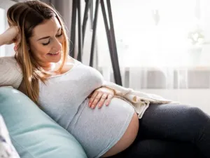 أبرز 8 علامات نزول الجنين في الحوض للبكرية