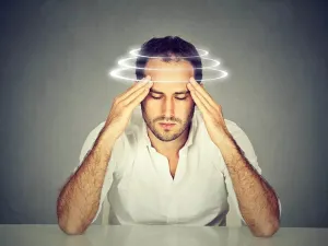 أسباب الدوخة المستمرة وثقل الرأس