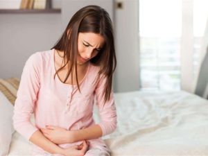 أسباب نزول دم قبل الدورة بأسبوع للمتزوجة