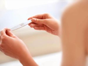 أهم أعراض الحمل قبل الدورة بيومين