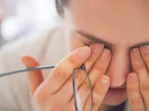 رؤية وميض أو فلاشات أمام العين