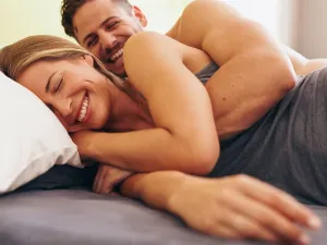 كيف تجعلين زوجك يشتاق للنوم معك بأفضل الطرق