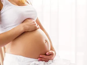 متى ينزل الجنين في الحوض للبكر؟ مع علامات نزوله
