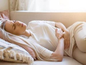 هل ألم الرجلين بعد الإبرة التفجيرية طبيعي أم لا