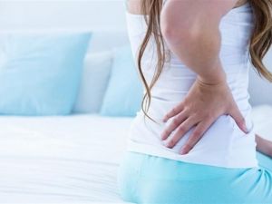 هل وجع الظهر حمل أم دورة والأسباب المؤدية له