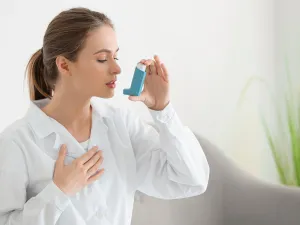 احرص دائماً على الإكثار من تناول الماء، للحفاظ على سيولة إفرازات الجهاز التنفسي