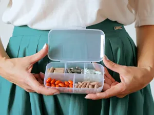 من أعراض الدورة الشهرية آلام في البطن قد تكون شديدة أحياناً