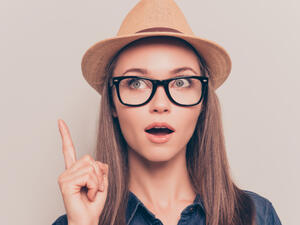 أنه من مصلحة العالم أن يخضع لسيطرته، فهو يرى نفسه أذكى من الآخرين