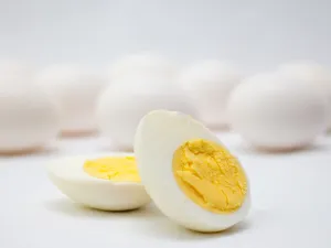 يساعد تناول بياض البيض في تحفيز ردات الفعل التحسسية 