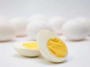 يساعد تناول بياض البيض في تحفيز ردات الفعل التحسسية 