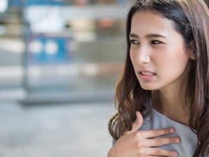 قد يتسبب عدد من الأطعمة والأدوية الأخرى في زيادة أعراض ارتجاع المريء