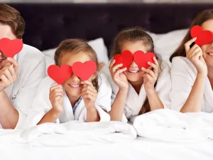 تعتبر الزينة طريقة سريعة وجميلة للاحتفال بعيد الحب مع الأطفال