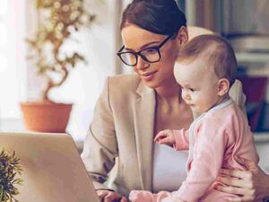  الأم العاملة هي فتاة عادية درست تخرجت دخلت معترك العمل اجتهدت ونافست لـ تحقق طموحها 