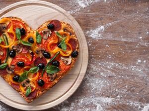 بيتزا على شكل قلب