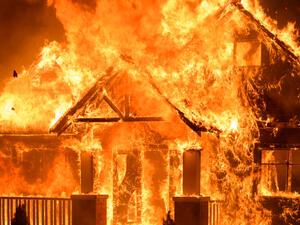 تفسير حلم حريق في البيت