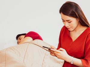 تفسير حلم خيانة الزوجة لزوجها