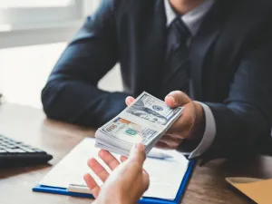 تفسير رؤية المال الورق في المنام