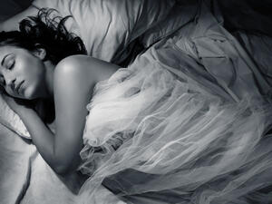 تفسير رؤية الميت في المنام يتكلم معك