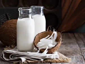 حليب جوز الهند يحمي من ظهور الشعر الأبيض 