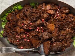 طبق اللحم مع دبس الرمان