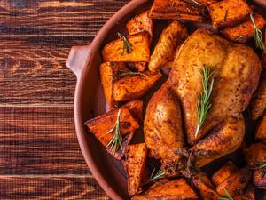 دجاج مشوي بالفرن مع البطاطا الحلوة