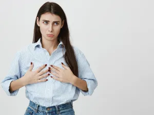 سبب زيادة حجم الثدي للعزباء