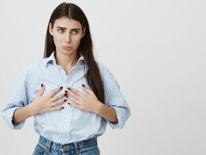 سبب زيادة حجم الثدي للعزباء