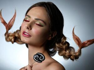 تعد امرأة السرطان من السيدات التي تحتاج إلى الاهتمام والرعاية بشكل كبير مثل الأطفال