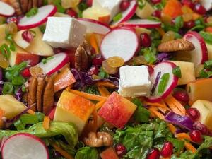 سلطة التفاح الأحمر الخريفية