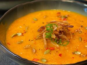 شوربة الجزر الكريمية بالزنجبيل المناسبة للشتاء