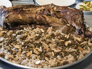 خروف محشي بالأرز والتوابل