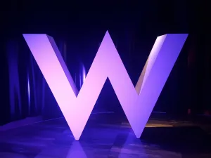 فندق W بالغ الفخامة والأناقة من حيث التصميم الخارجي والمساحات الداخلية