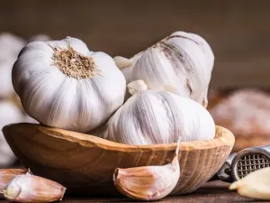 فوائد الثوم على الريق