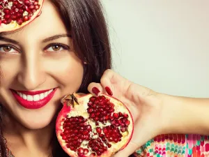 فوائد الرمان للمتزوجات 