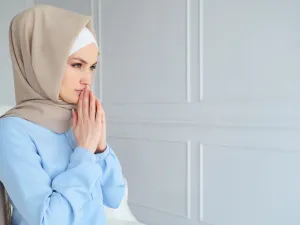 في ليلة القدر يمكن للمسلم القيام بالعديد من الأعمال التي تقربه من الله عز وجل