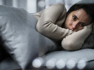 إن العديد من الأعراض التي تصاحب فترة انقطاع الطمث والتي تتمثل في السخونة المفاجئة
