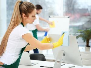 من المستحسن في العمل أن تتفادى الاختلاط مع الذين يعانون نزلات البرد والانفلونزا